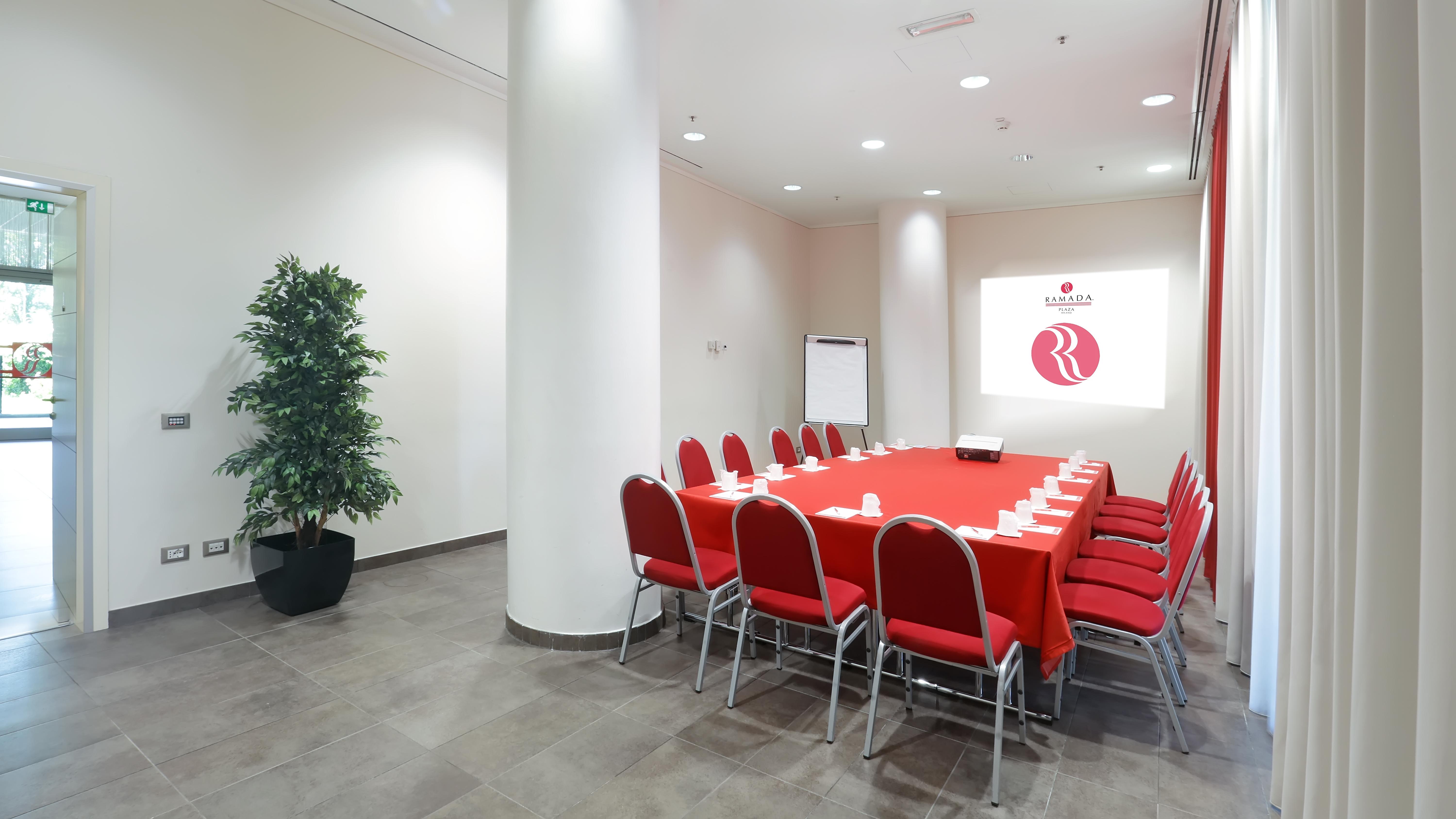Ramada Plaza By Wyndham Milano — Foto 1